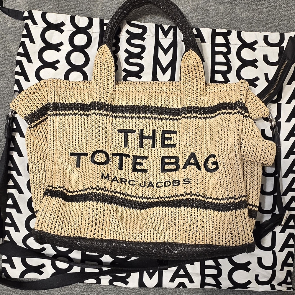 Marc Jacobs Black and Tan Geometric Tote. Cute bag for fall!